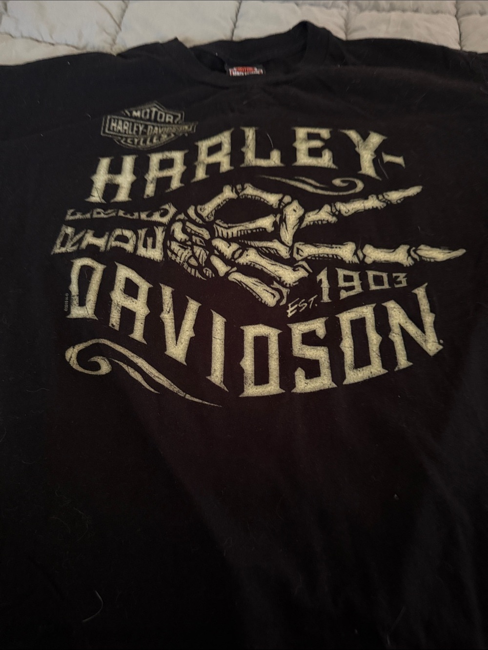Harley-Davidson Black T-shirt Ivory Skull Hand pet/smoke free cleaning out